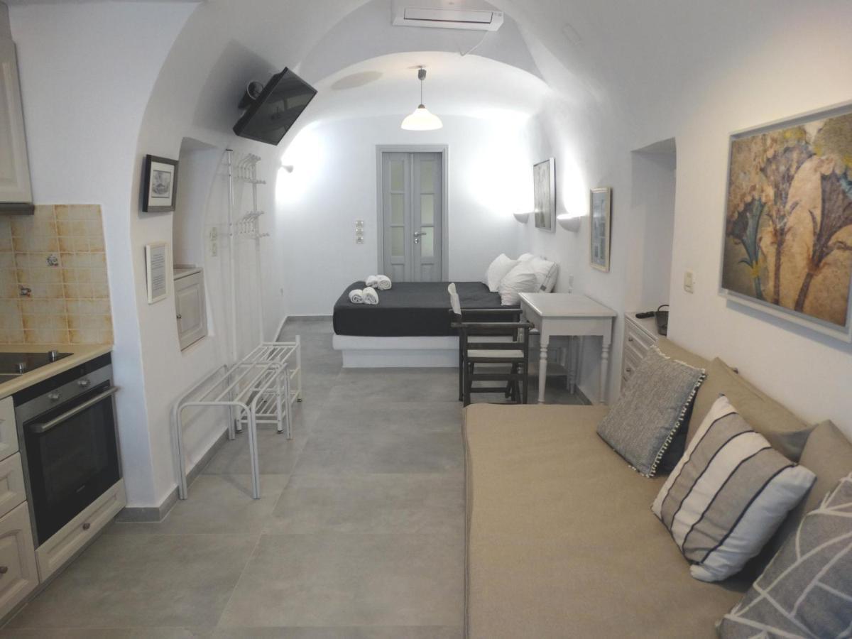 Yposkafo Suites - Studio - Santorini Firá Buitenkant foto
