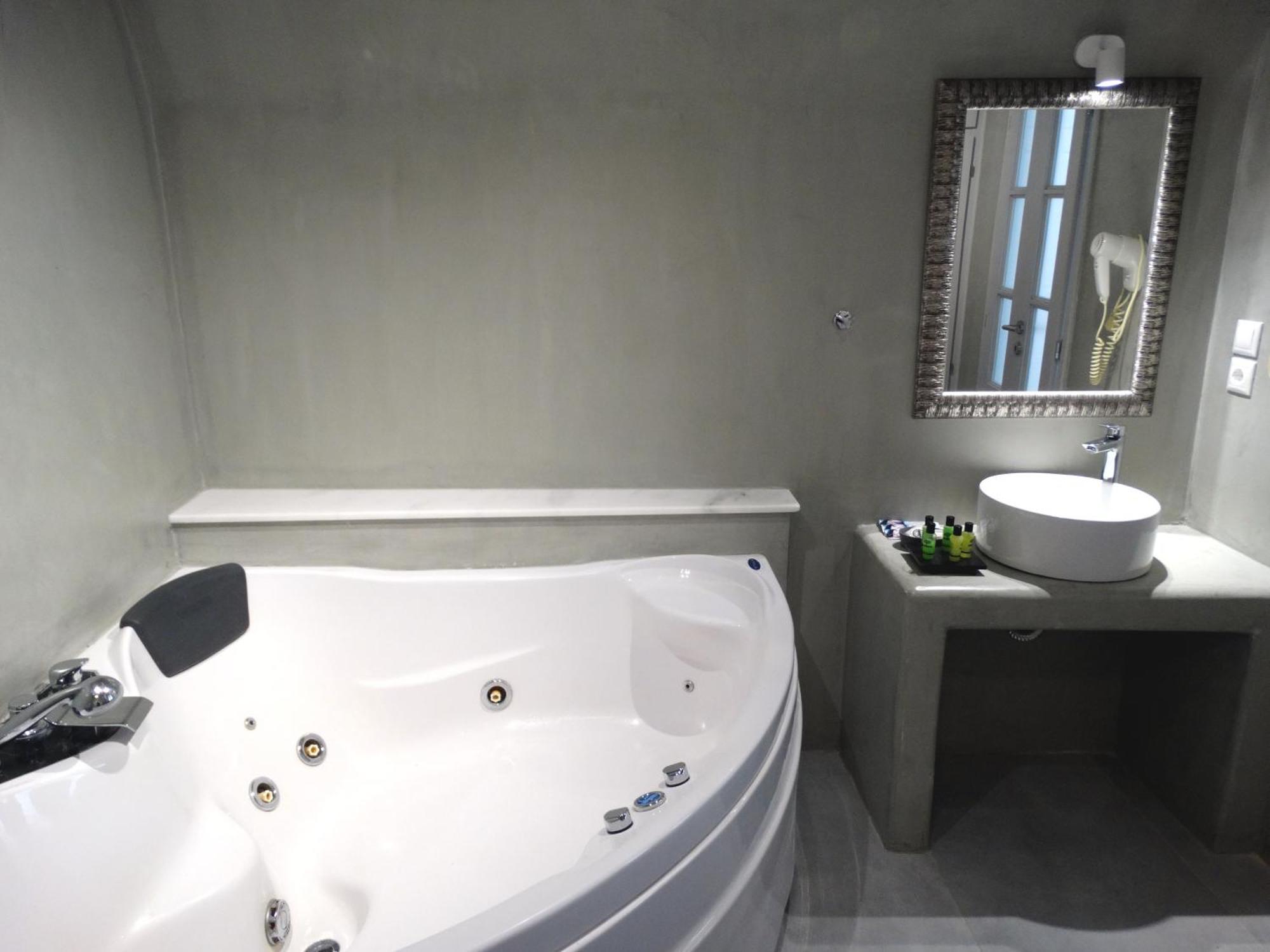 Yposkafo Suites - Studio - Santorini Firá Buitenkant foto