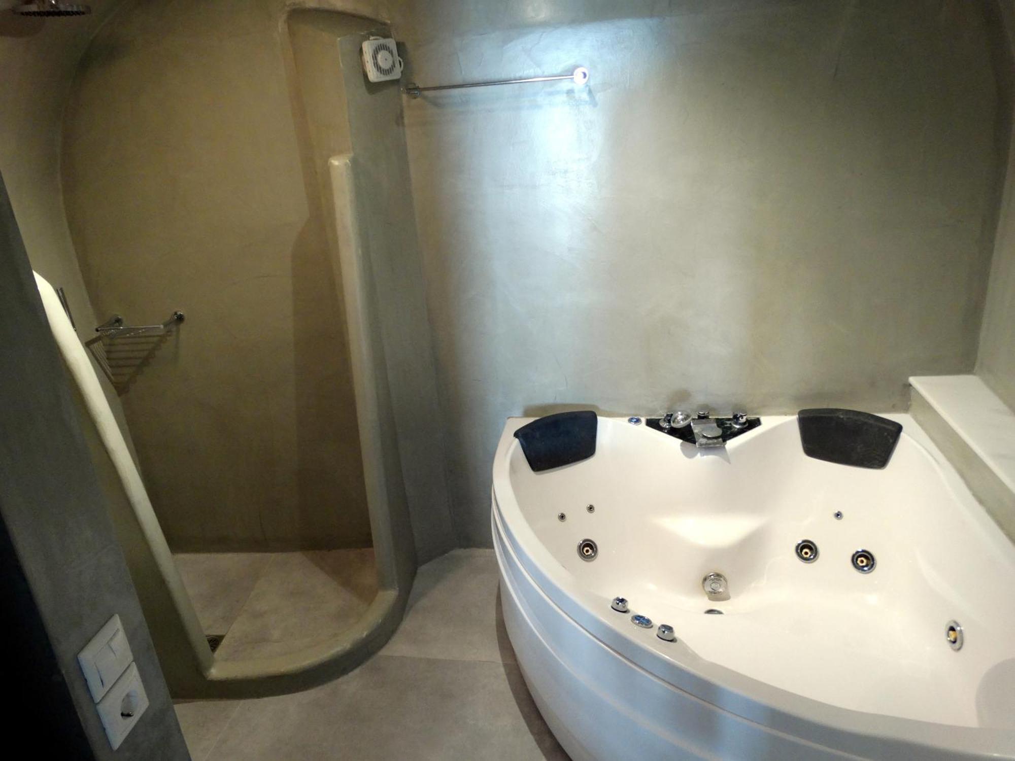 Yposkafo Suites - Studio - Santorini Firá Buitenkant foto