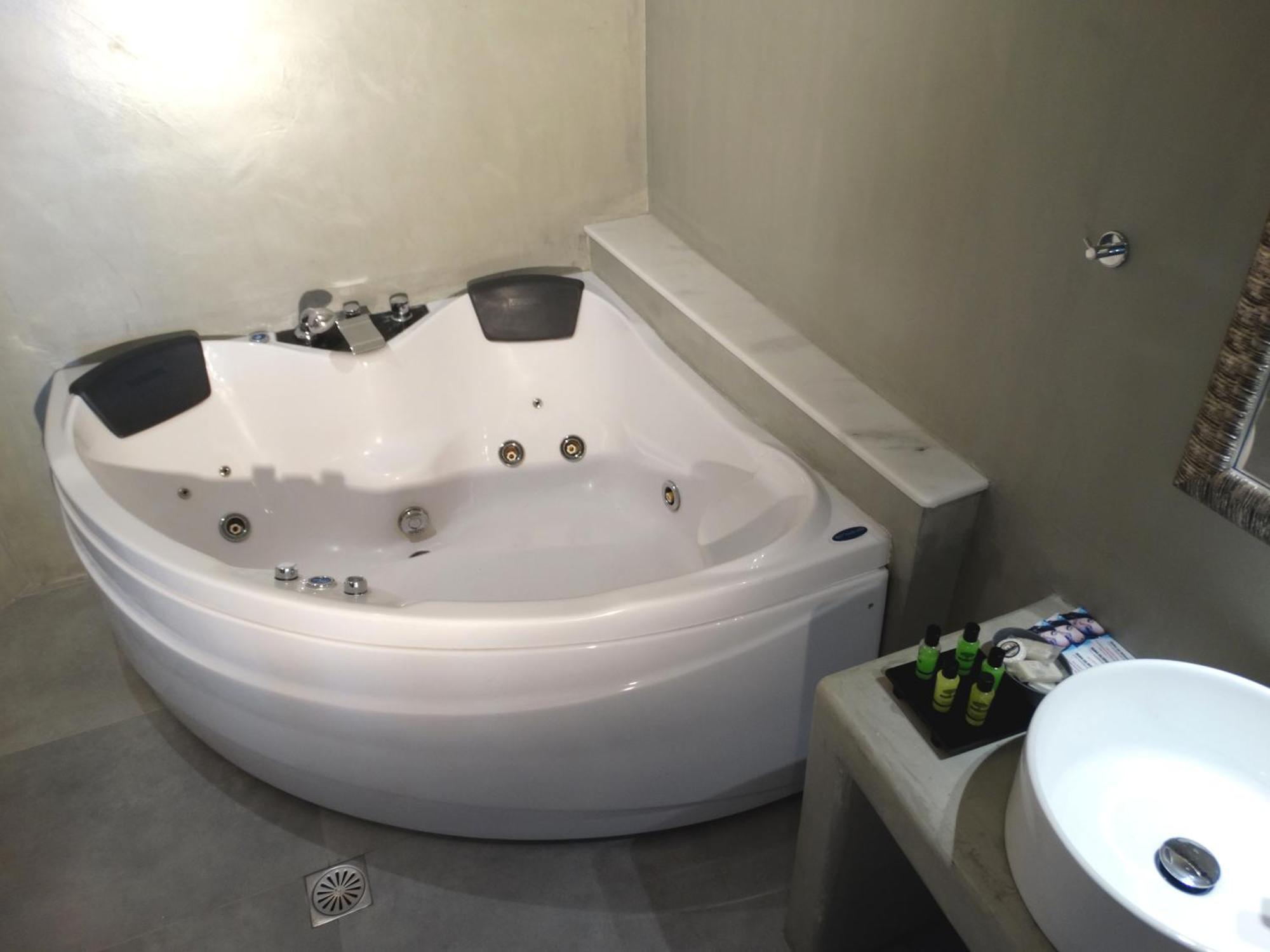 Yposkafo Suites - Studio - Santorini Firá Buitenkant foto
